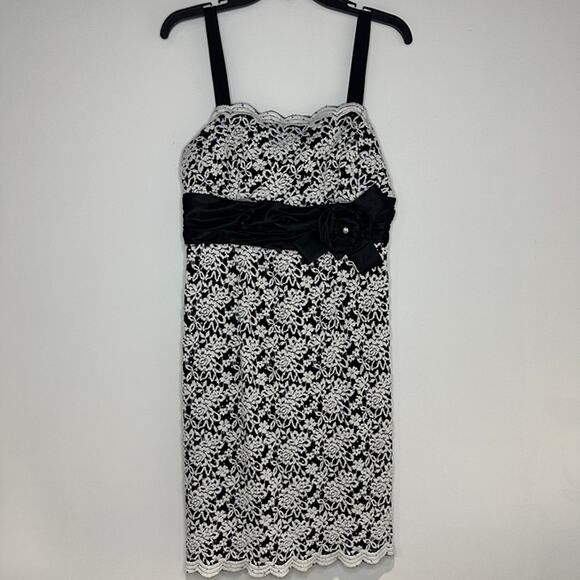 R&M Richards Dresses & Skirts - R&M Richards 2 Piece White Black Lace-like Evening Dress - Size 12 Petite